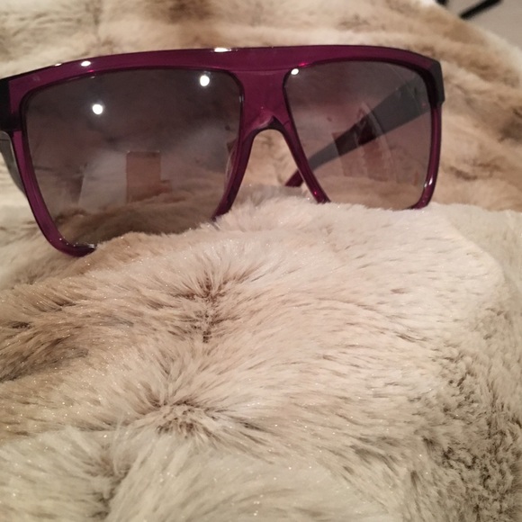 Authentic Gucci Sunglasses - Picture 6 of 7